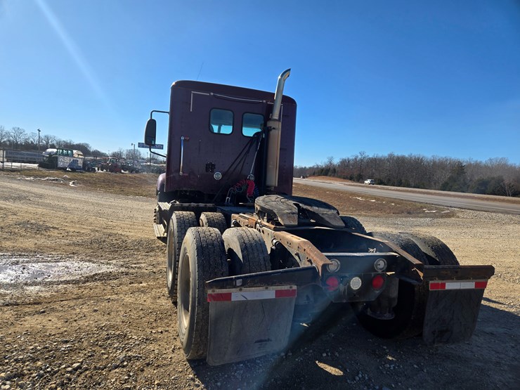 2002-freightliner-columbia-120-image-13