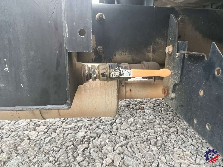 2004-ford-f650-image-40