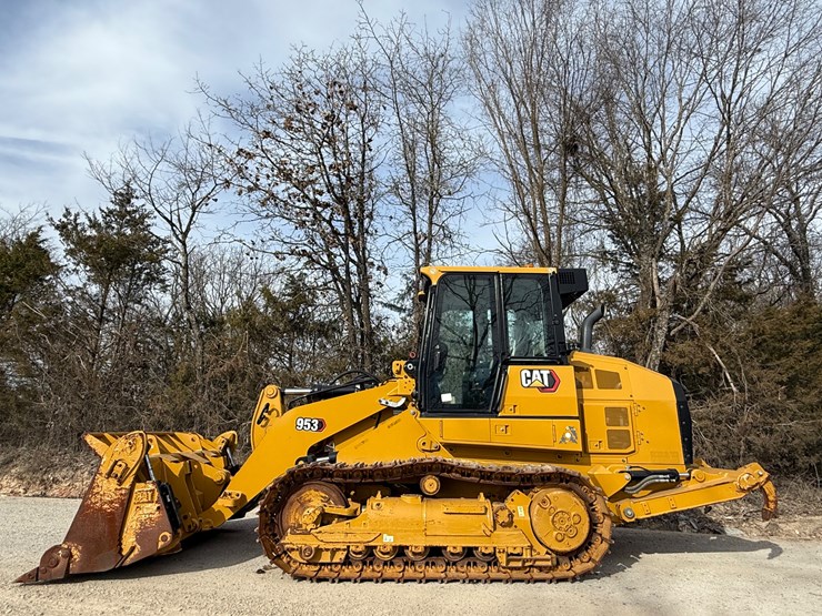 2023-caterpillar-953-image-3