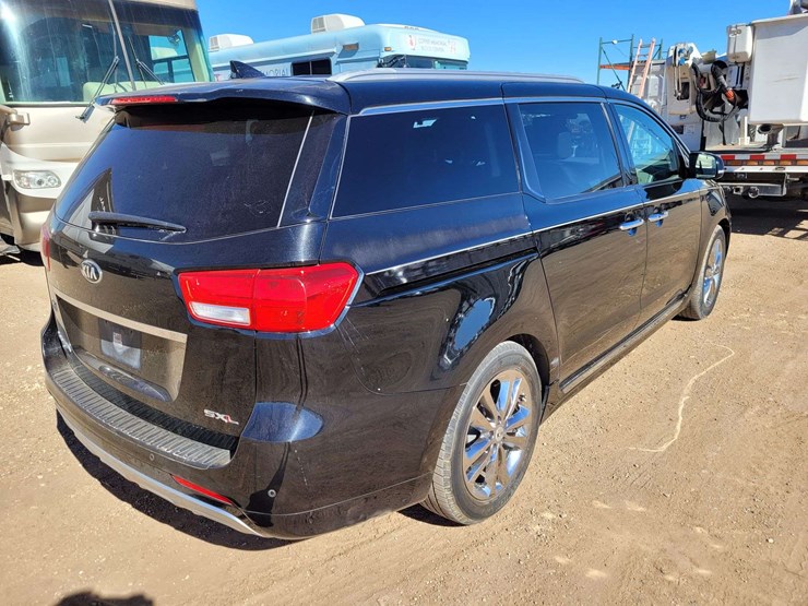 2016-kia-sedona-image-3