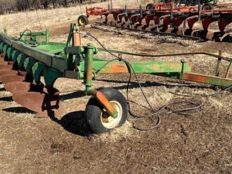 blanchat-10-bottom-plow-image-1