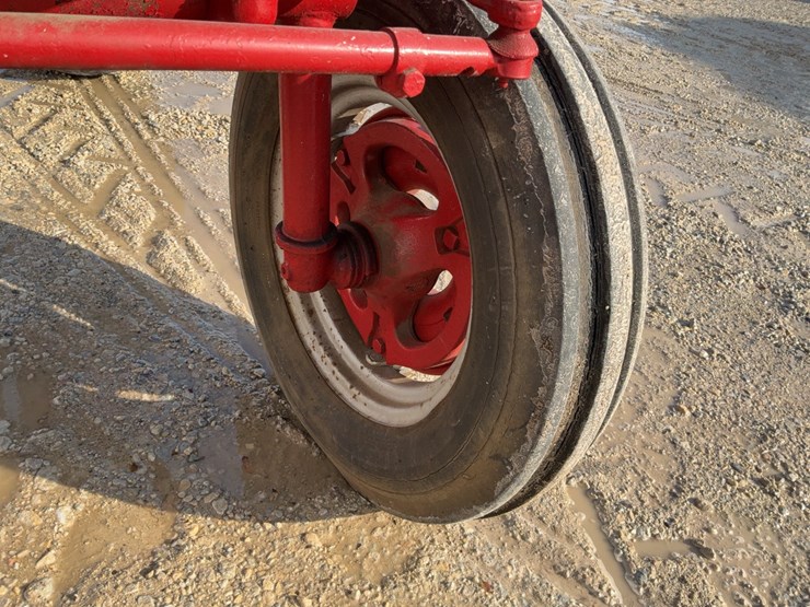 1957-mccormick-farmall-130-image-10