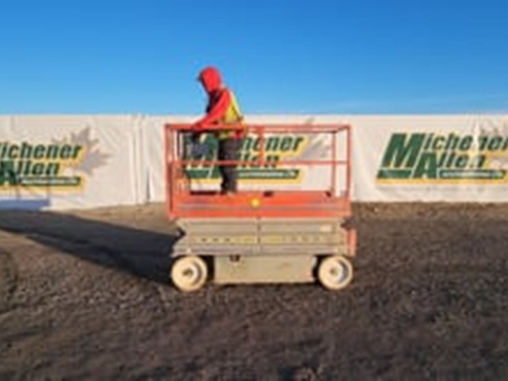 skyjack-sj3220-900-lbs-scissor-lift-image-5