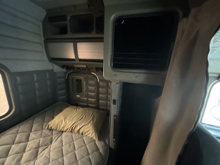 1998-peterbilt-379-image-34