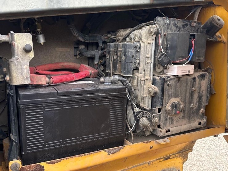 2015-deere-650k-lgp-image-15