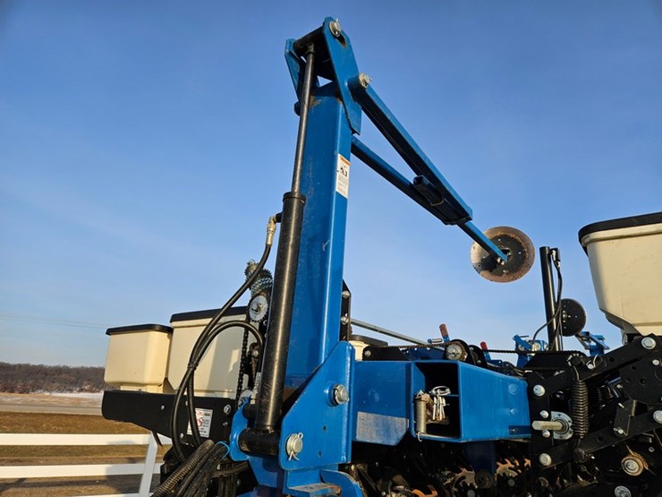 2021-kinze-3500-image-36