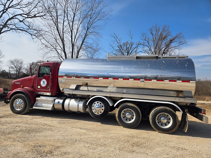 2015-kenworth-t800-image-11