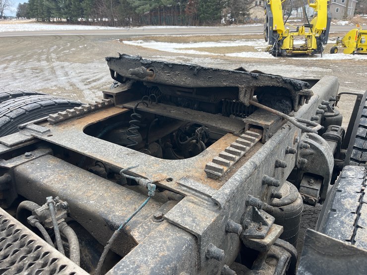 1998-peterbilt-379-image-14