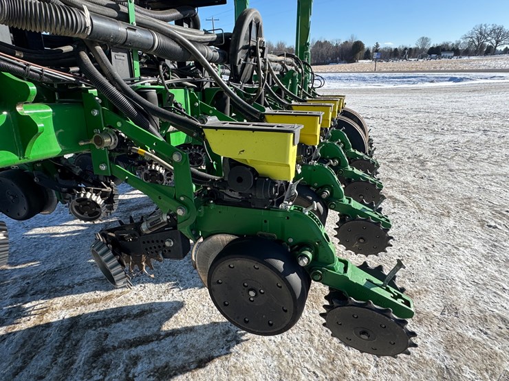 john-deere-1775-image-13