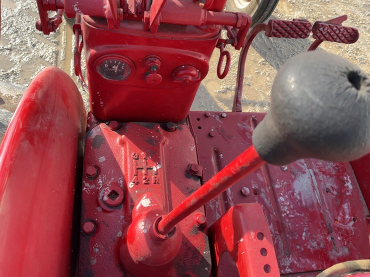 1957-mccormick-farmall-130-image-31