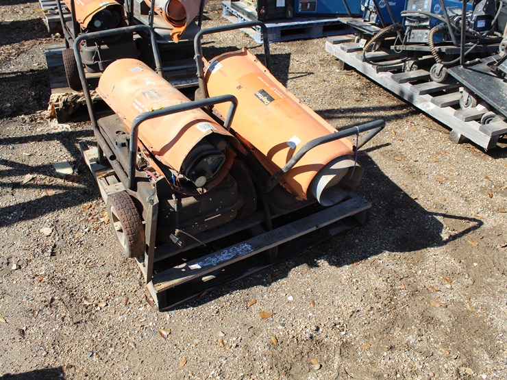 #5200-•-pallet-of-2-portable-oil-heaters-image-4