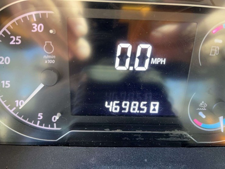 2015-john-deere-5100m-image-9