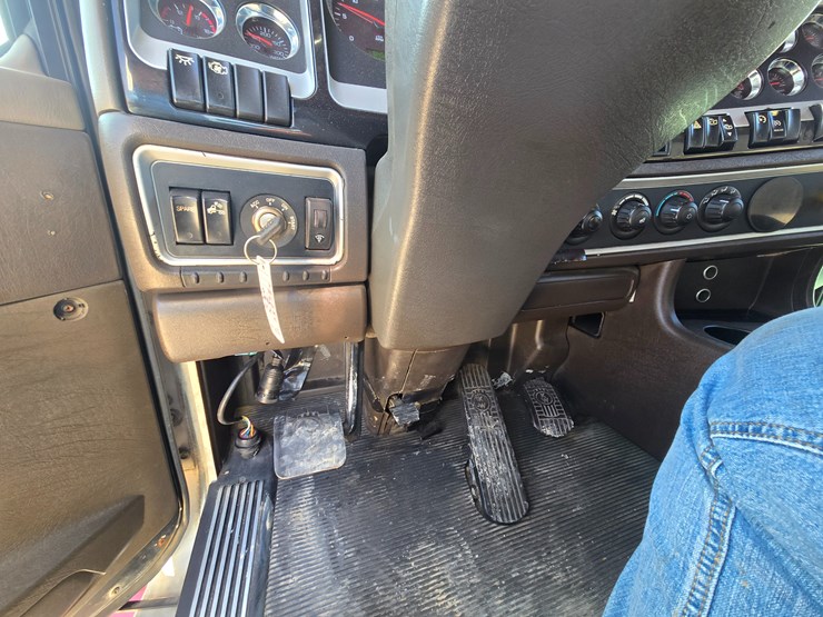 2015-kenworth-t800-image-76