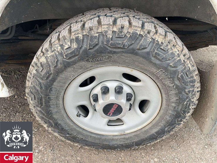 2015-gmc-3500-image-11