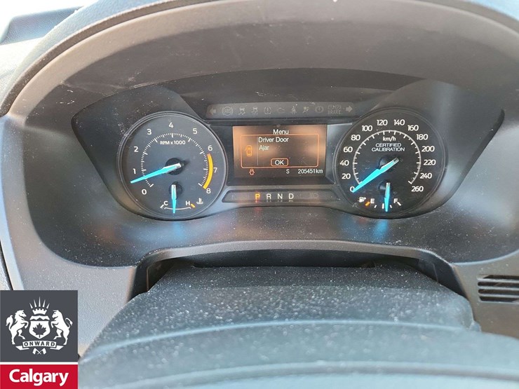 2019-ford-explorer-image-18