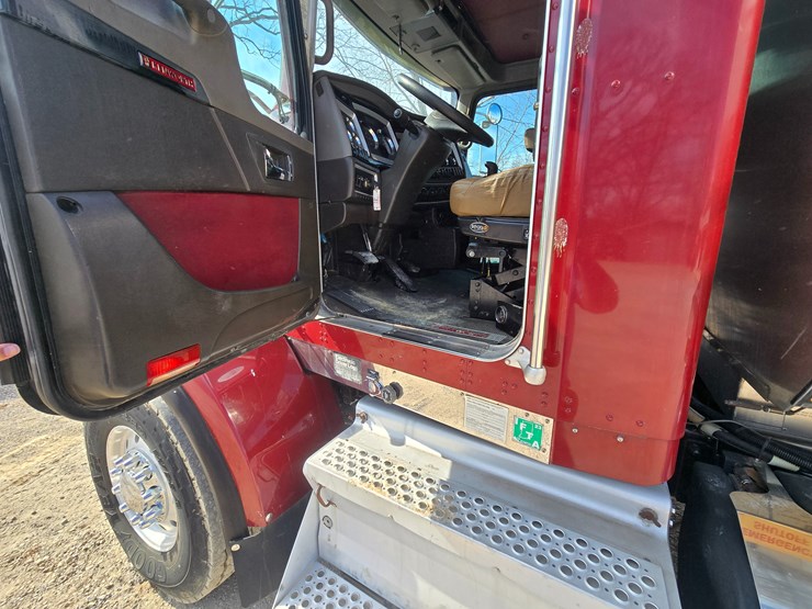 2015-kenworth-t800-image-58