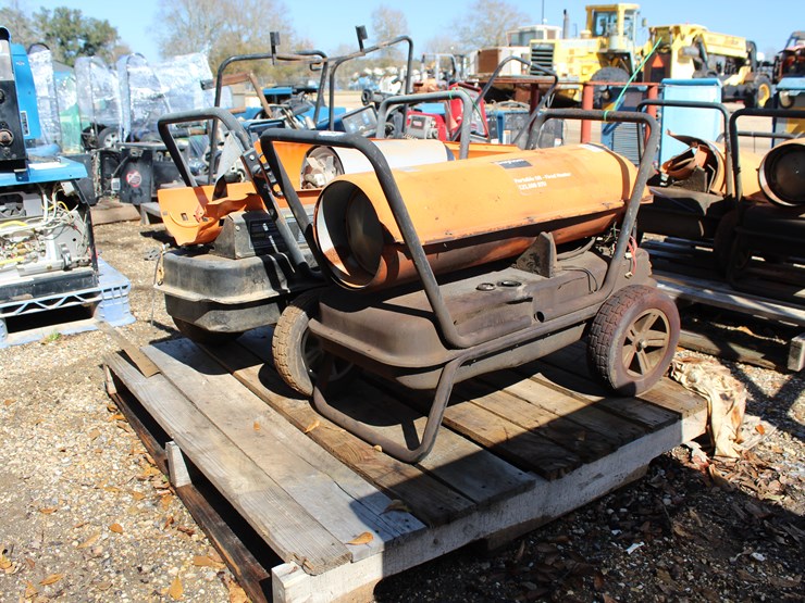 #5201-•-pallet-of-2-portable-oil-heaters-image-1