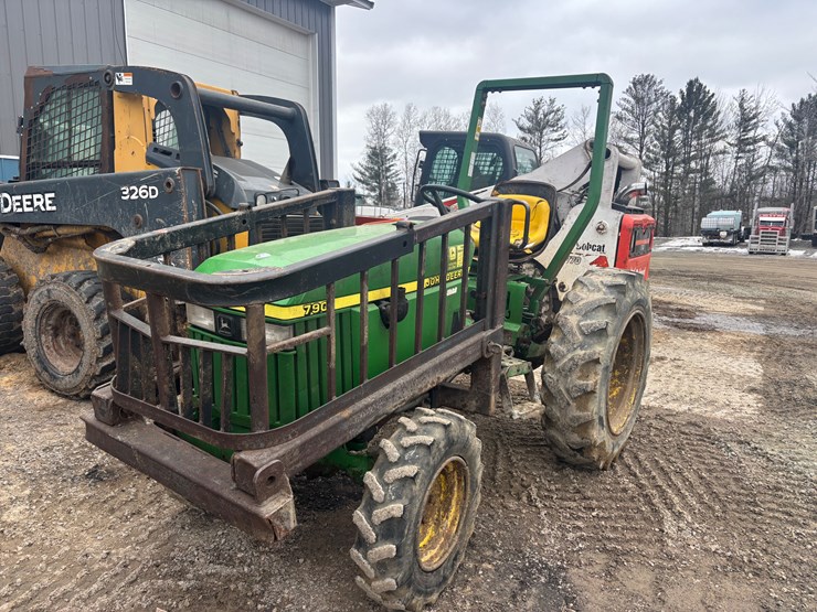 john-deere-790-image-1
