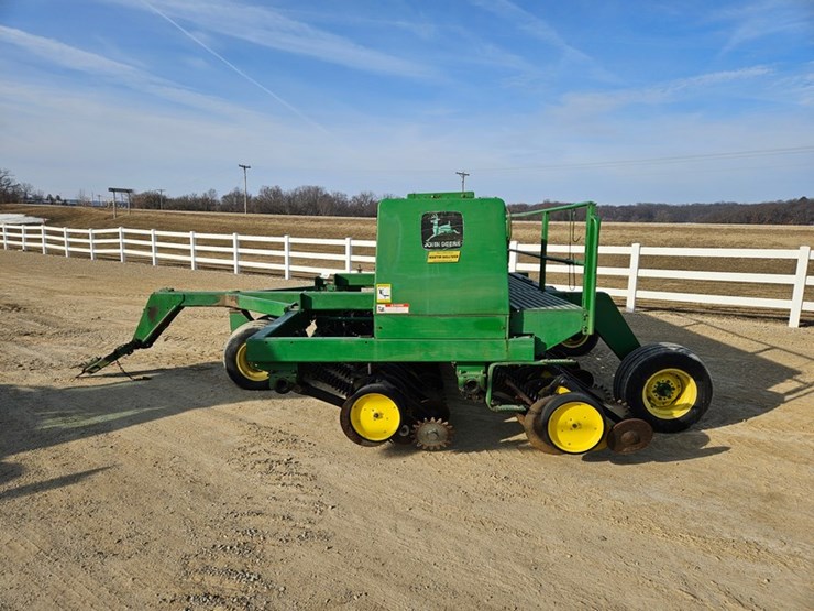 john-deere-750-image-2