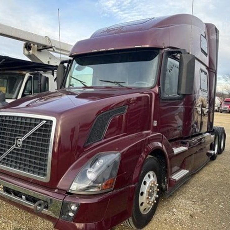 2015 VOLVO VNL64T670