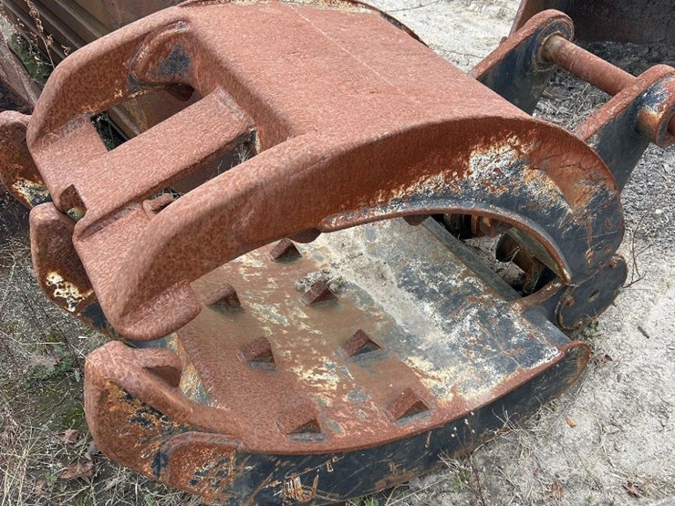 hydraulic-excavator-grapple-attachment-image-1
