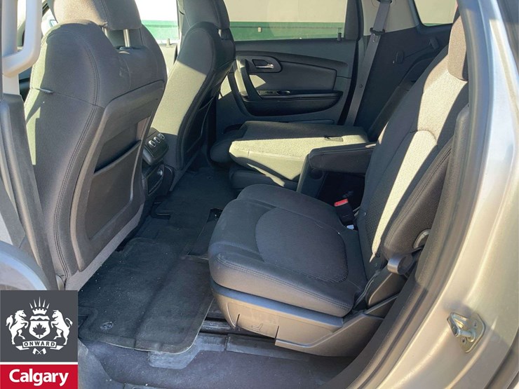 2010-chevrolet-traverse-image-16