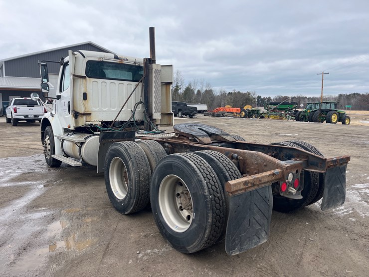 #4882-•-2004-freightliner-business-class-m2-image-3