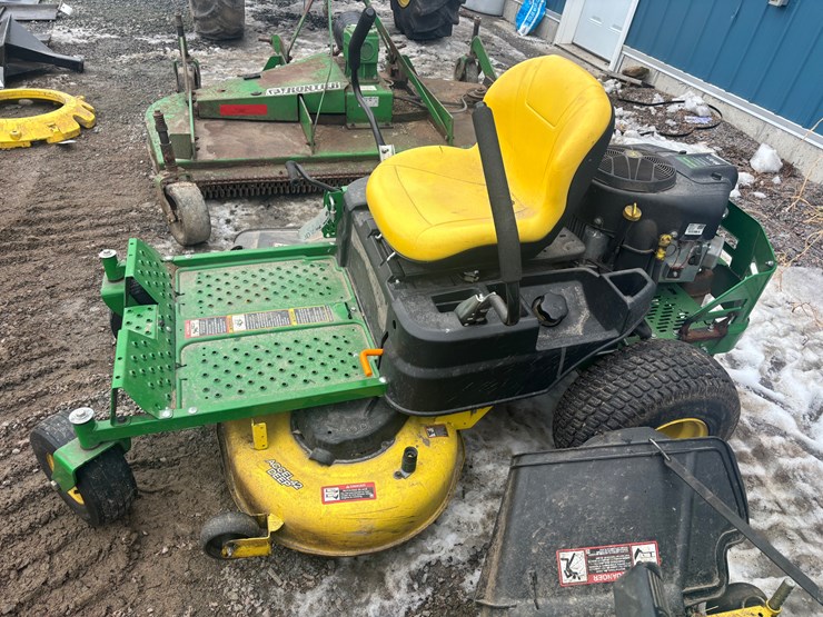 #4842-•-john-deere-ztrak-zero-turn-mower-image-2