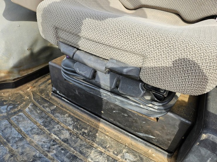 case-ih-mx180-image-43