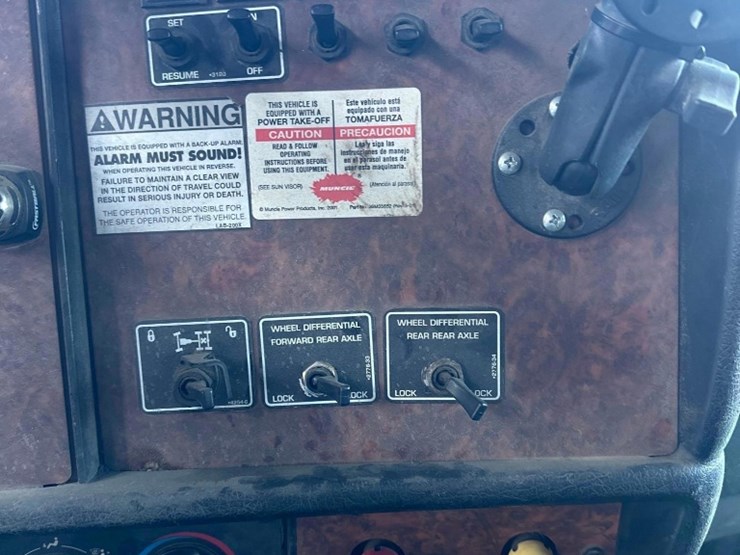 2005-kenworth-t300-image-18