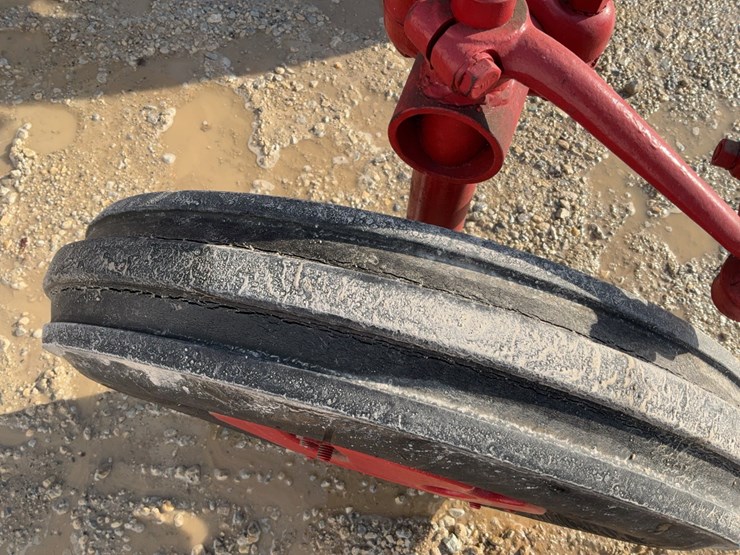 1957-mccormick-farmall-130-image-47