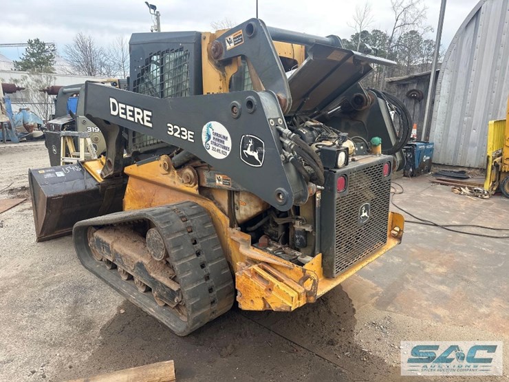 deere-323e-image-5