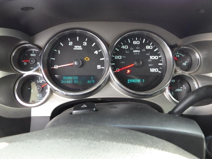 2011-chevrolet-2500-image-24