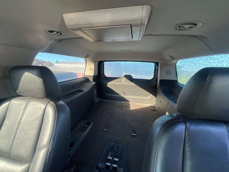 2013-chevrolet-suburban-image-21