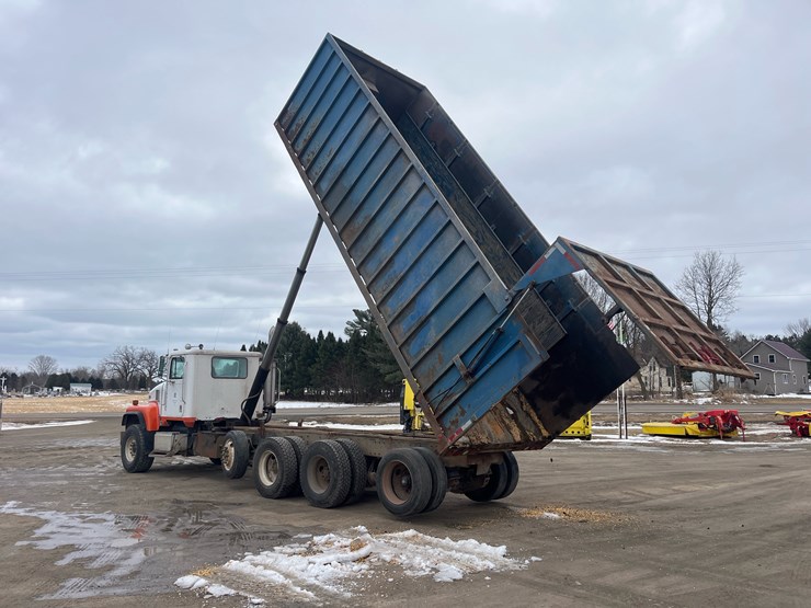 1996-international-5000-image-11