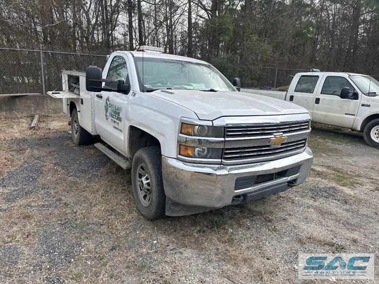 2015-chevrolet-3500hd-image-2