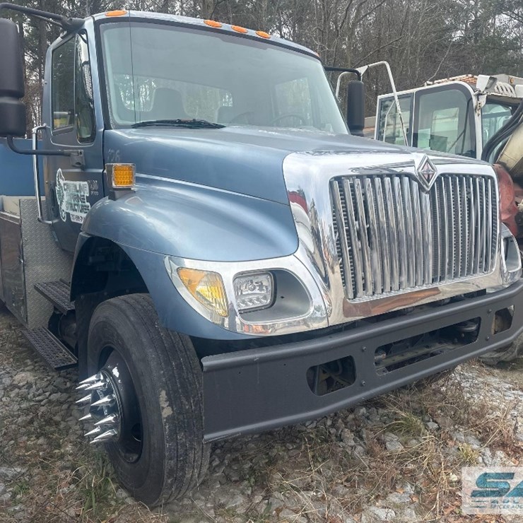 2005 INTERNATIONAL 7400