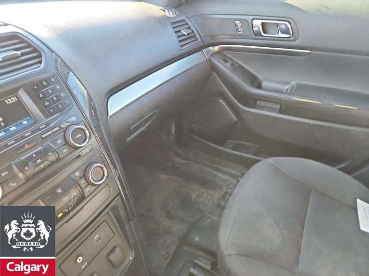 2017-ford-explorer-image-21