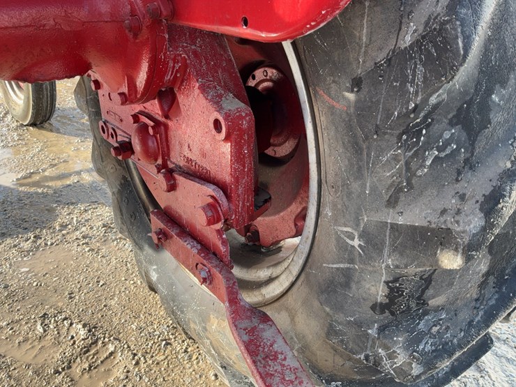 1957-mccormick-farmall-130-image-27