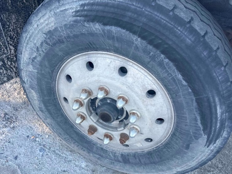 2005-kenworth-t300-image-9