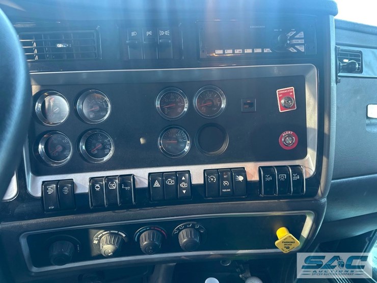 2019-kenworth-t800-image-23