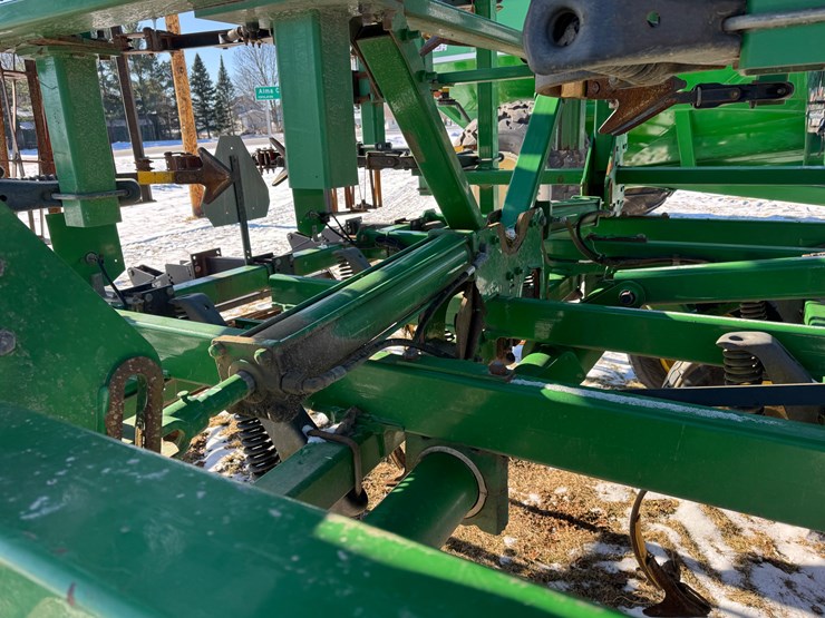 john-deere-2310-image-21