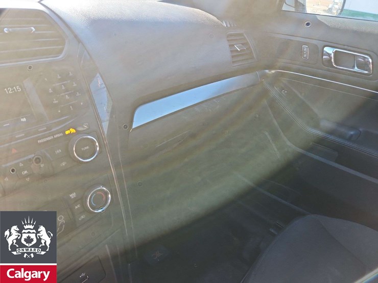 2019-ford-explorer-image-21