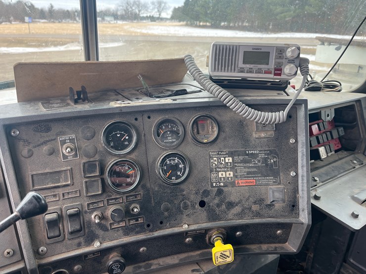 1998-mack-rd690s-image-46