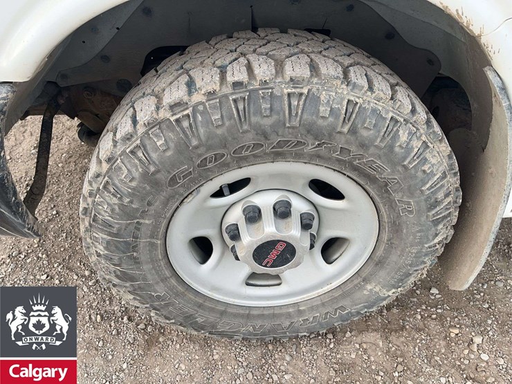 2015-gmc-3500-image-10