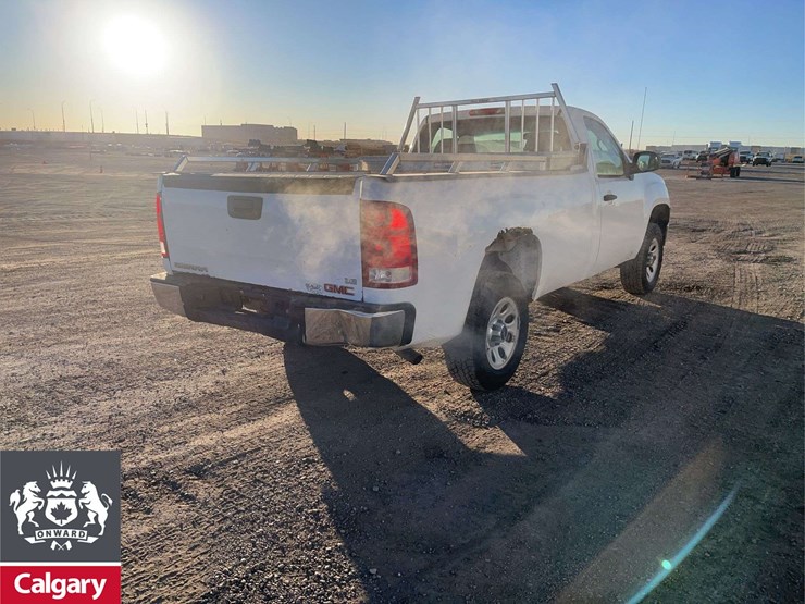 2010-gmc-sierra-1500-image-3