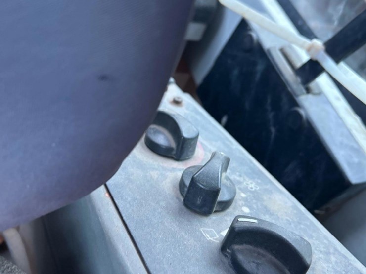 2015-takeuchi-tb1140-image-26