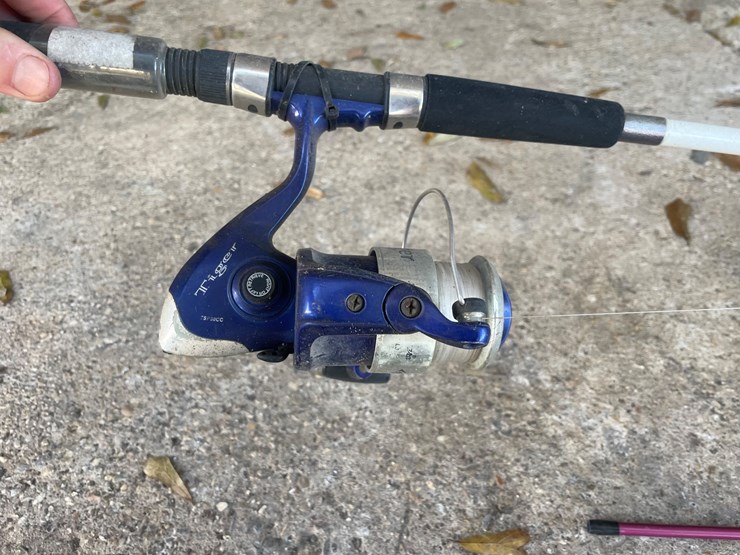 #407-•-minn--kota-trolling-motor-and-fishing-poles-image-10