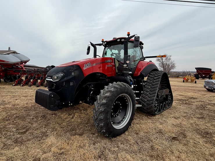 2021-case-ih-magnum-340-afs-connect-rowtrac-image-1