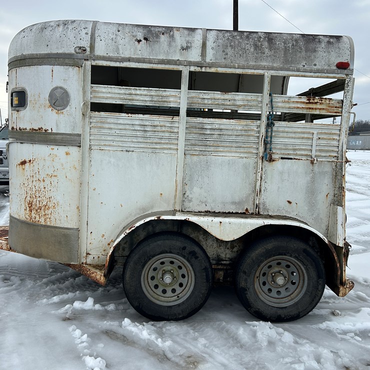 #37789 • 1997 T/A Steel Livestock Trailer 1X7BS1022VC516617